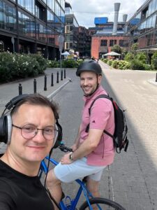 Santiago Arca Henon on the set of the TVP World series "I Choose Poland", with sound engineer Krzysztof Bąk.