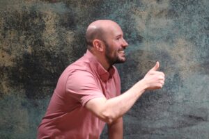 Santiago Arca Henon performing improvisation in English with Jest Set, an improv group, at bar Południk Zero, in Warsaw.