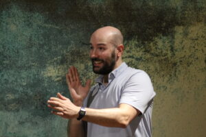 Santiago Arca Henon performing improvisation in English with Jest Set, an improv group, at bar Południk Zero, in Warsaw.